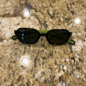 Toddler Ray-Ban sunglasses 1-3 age fit.